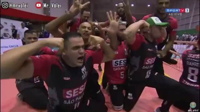 ウィリアム・アルジョナのインスタグラム：「Parabéns rapaziada!!!! Tricampeão brasileiro de vôlei sentado @sesi.sp!! 🥇🥇🥇🏆🏆🏆 #sesi #sesisp #voleisentado #tricampeao」