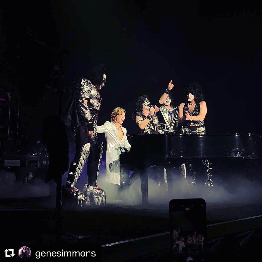 YOSHIKIさんのインスタグラム写真 - (YOSHIKIInstagram)「So amazing to play with #KISS ! I was only playing Classical piano when my father died. Thank you #KISS for making me a rock artist, which saved me! キッスと共演！ 父が死んだ時クラシックPIANOしか弾いていなかった。 ＃キッス に出会い、ロックアーティストになった。そして自分は救われた。 ありがとー。 #YOSHIKI #YOSHIKISS  REPOST: @genesimmons Thank you @yoshikiofficial  @paulstanleylive @tommy_thayer_official #ericsinger @kissonline  #beth #rockandrollallnite」12月14日 20時48分 - yoshikiofficial
