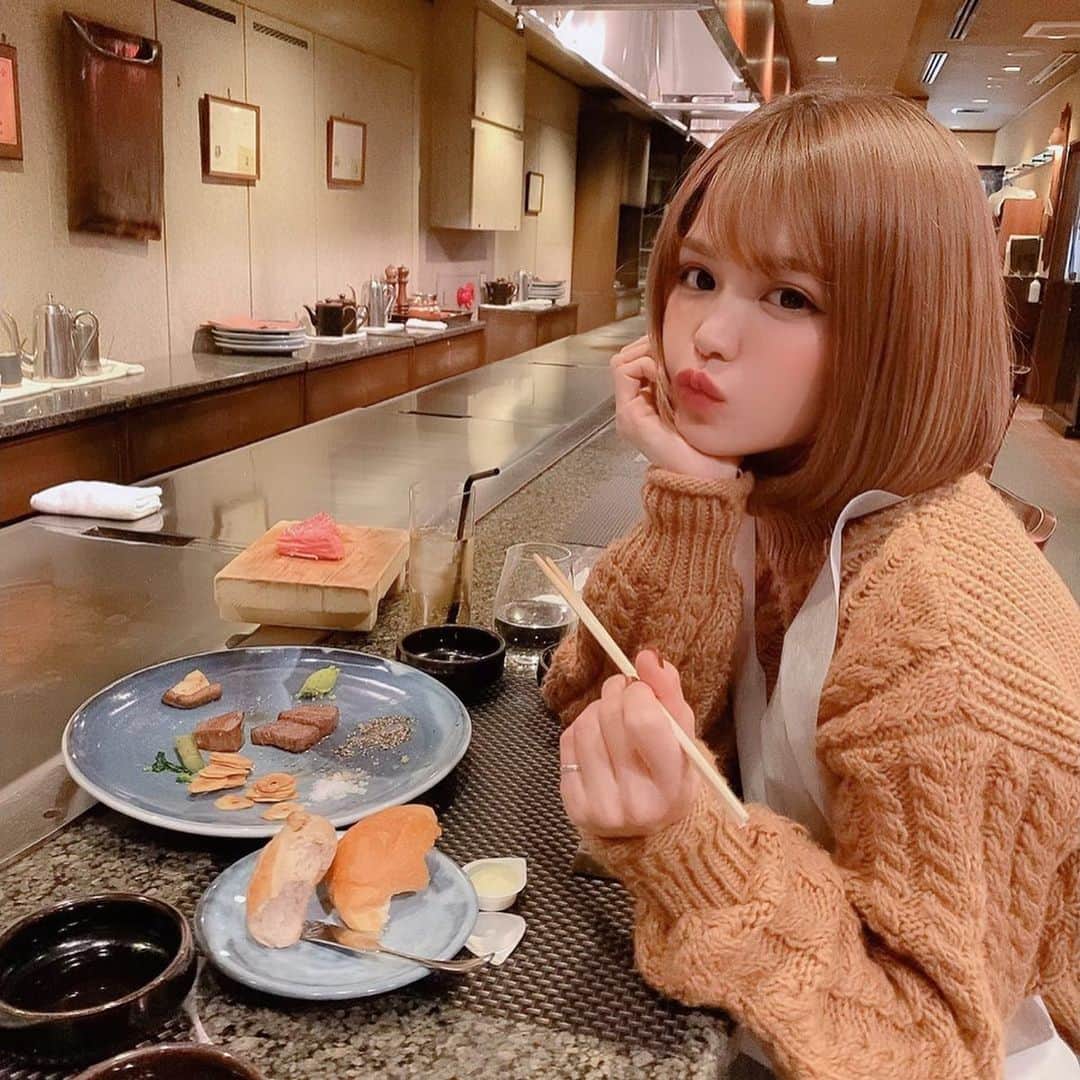 ななぴさんのインスタグラム写真 - (ななぴInstagram)「初神戸！ 夜ご飯はめちゃくちゃおいしい神戸牛🐄﻿ 食べに行きました🥺💓﻿ ﻿ 今思い返しても涎が…🤤🤤🤤﻿ あーーーん美味しかったー😭💓また食べたい！！！﻿ ﻿ ﻿ フィレとランプを頂きました🐮﻿ とろける😢お肉の甘さって…しあわせの味よね？ しあわせ！﻿ ﻿ ﻿ #神戸牛　#神戸グルメ　#神戸　#神戸観光　#神戸旅行　#神戸牛ステーキ　#ステーキ　#モーリヤ三宮店 ﻿」12月14日 20時43分 - __nanapgram__