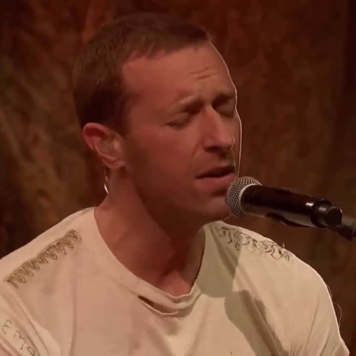 Coldplayのインスタグラム：「‪You can watch last night’s Graham Norton Show performance of Everyday Life over on the show’s official YouTube page now.🌙☀️‬」