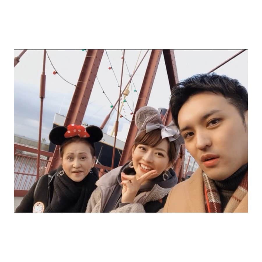 大久保涼香さんのインスタグラム写真 - (大久保涼香Instagram)「この年齢になると 弟と泊まりで　どこかに行くことって なかなかなくて。  色々な場面で 大人の男になったなぁと しみじみした姉でございました笑  私自身も久しぶりの東京ディズニーシー。 あぁ、楽しかった♡ * **************** #tokyodisneyresort #disneysea #familydisney #myfamily #goodtimes #disneychristmas #2019 #hadfun #laughedsohard  #家族でディズニー #楽しい時間 #笑った #2歳差姉弟 #よく話しよく笑う #賑やか家族 #ハンドウォッシングエリア #ソアリン人気がすごい #開園30分でFP発行終了」12月14日 20時50分 - sayaka_okubo