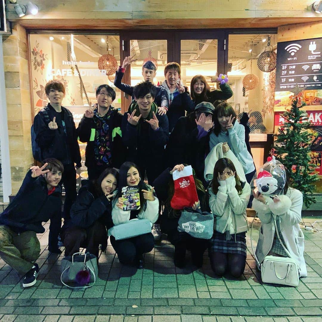 HIROMINのインスタグラム：「. . ❅*⋆⍋*⋆*❅*⋆*⍋⋆*❅ . 昨日は王子にお誘いいただき クリスマスパーティーへ🎄 たくさんの方が居たので 全員の方とゆっくり話すことは出来なかったけど とても楽しかった✨ 出会いに感謝.∗̥✩⁺˚ ありがとうございました🌸 . ❅*⋆⍋*⋆*❅*⋆*⍋⋆*❅ . #クリスマス #christmas #忘年会 #17live #17ライブ #17ライバー #イチナナ #ライブ配信 #リアルタイム #面白い #楽しい #🌸🐨🧀 #17ひろみん #アムラー #アムライバー #enjoy #smile #happy #life #good #girl #instalife #instapic #instaphoto #instagood #igers #followme」