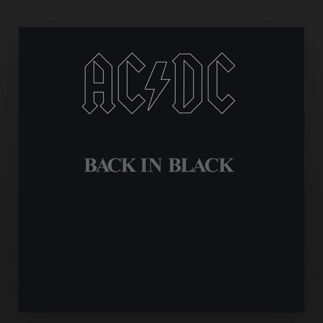 ニック・カーターさんのインスタグラム写真 - (ニック・カーターInstagram)「Back in black. Literally listening to #acdc while I’m getting ready for the new year!! #cantstopus #backinblack #healthandfitness #almost40」12月14日 20時53分 - nickcarter