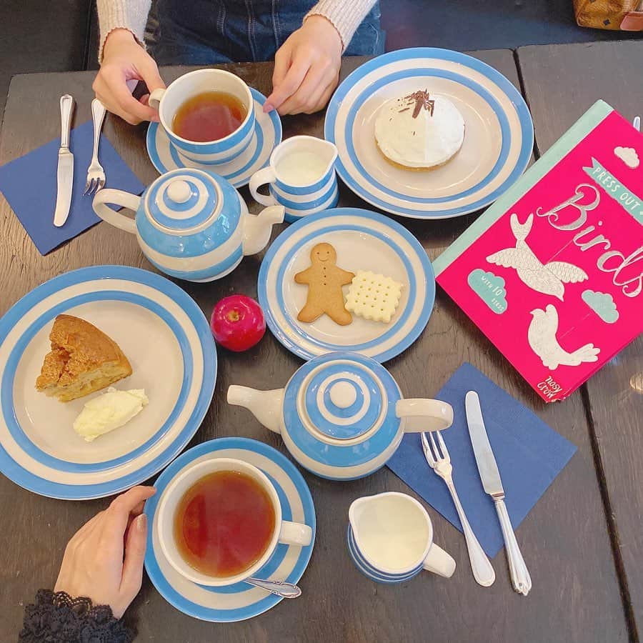 金澤有希さんのインスタグラム写真 - (金澤有希Instagram)「📍 #京都 #thethreebears﻿  紅茶もケーキも美味しかった〜！ とても人気で並んで入りました！  次は、違うケーキを食べてみたいな〜！ メニューも絵本みたいで可愛かったの！！ #京都旅行#京都旅#京都観光#タビジョ#そうだ京都行こう#京都散歩#京都さんぽ#京都カフェ#京都カフェ巡り#置き画#四条カフェ#カフェ巡り#ザスリーベアーズ #kyotojapan#kyototrip#kyototravel#kyotogram#trip#kyotophoto#japantrip#retrip_nippon#retrip_kyoto#kyotophoto#kyotocafe」12月14日 20時58分 - yuuki_kanazawa0501