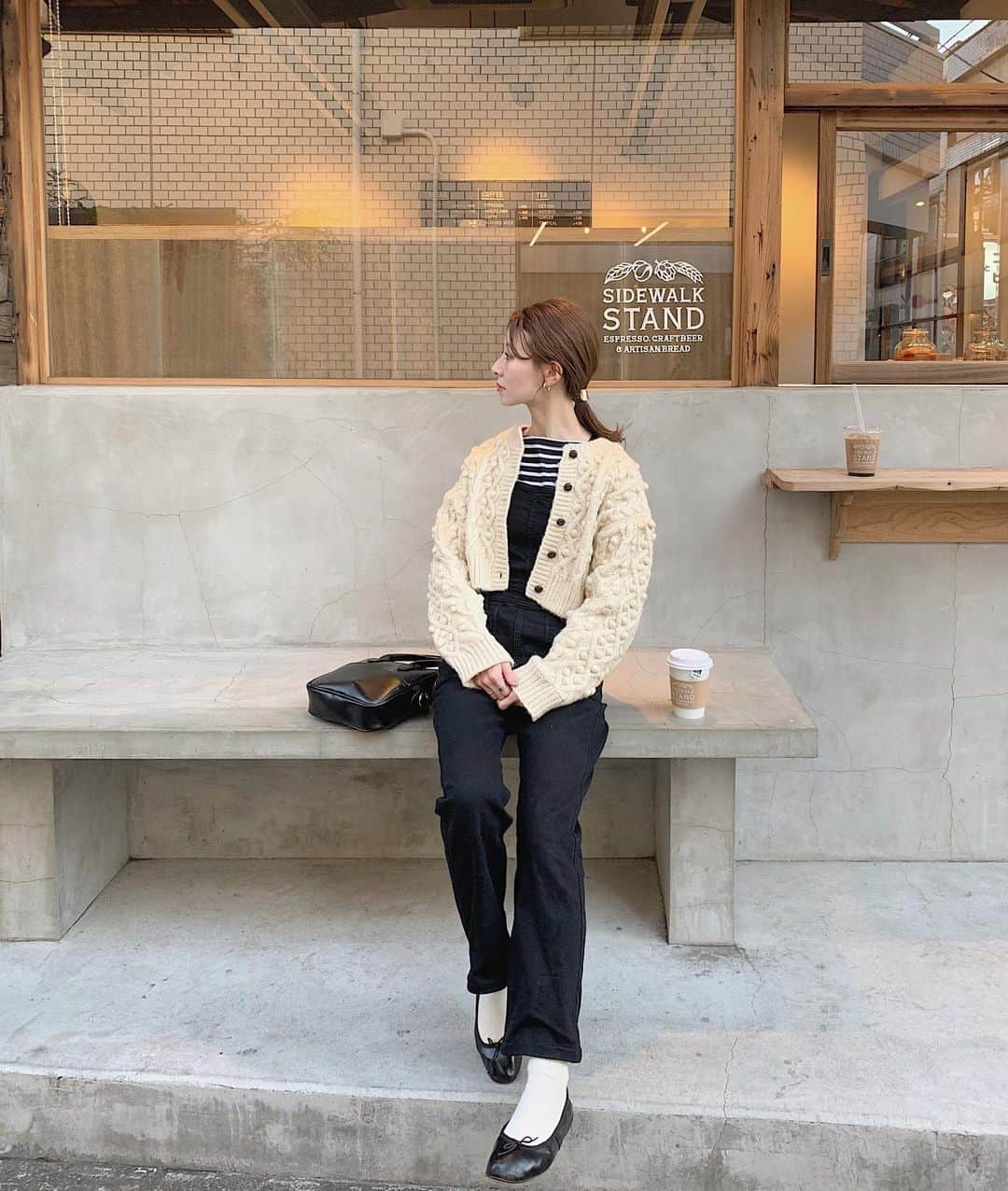 のインスタグラム：「ㅤㅤㅤㅤㅤㅤㅤㅤㅤㅤㅤㅤㅤ すこし前の🐾 ㅤㅤㅤㅤㅤㅤㅤㅤㅤㅤㅤㅤㅤ knit .. @didot.showroom  tops .. @ciaopanictypy  overall .. @editforlulu  fur coat .. used ballet shoes .. @apc_paris @porselli_jp」