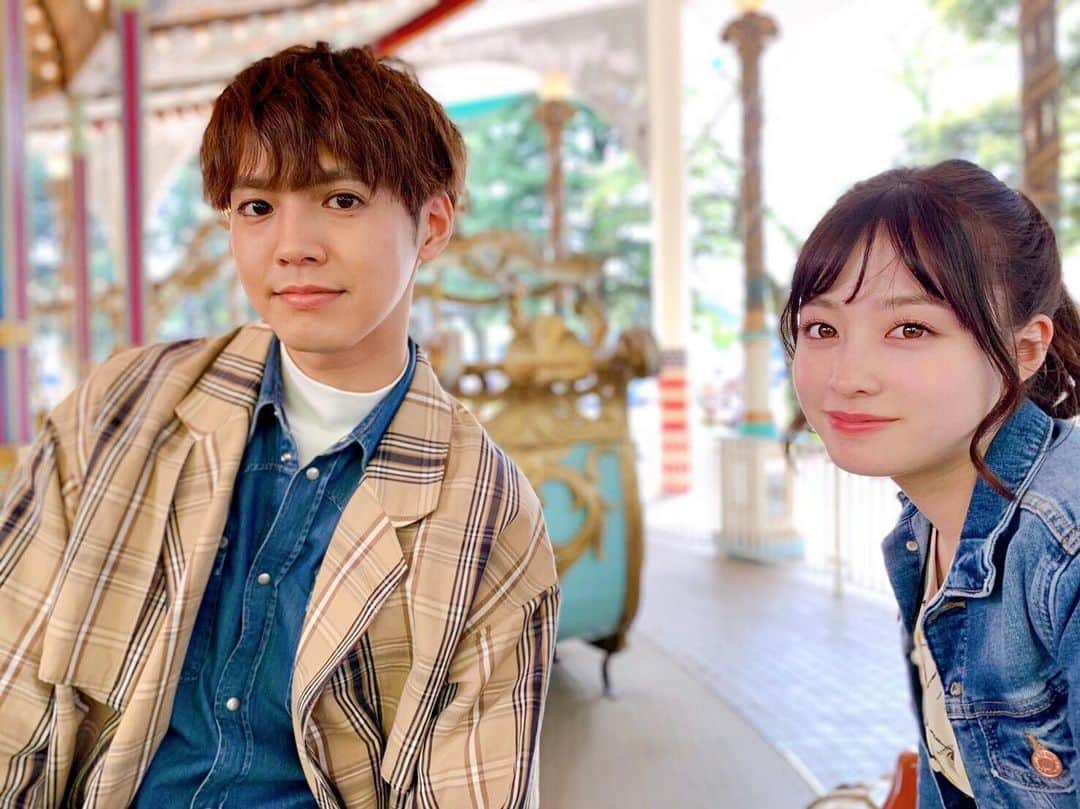 映画『午前0時、キスしに来てよ』のインスタグラム：「こんばんは💫公式見習いでっす🐥！﻿ ﻿ #0キス テスト✍️やってて言いたくなっちゃった見習い的🐥見てほしいシーン‼️﻿ ﻿ 「遊園地🎠での楓のテヘペロ😝」たまんないっす✨かっこいい✨﻿ もう皆さん気づいてます？🥺笑﻿ ﻿ ちなみに...寄さん実はもう1回ペロ寄😘してるって😳✨どこかわかりました⁉️﻿ ﻿ #ゼロキス公開﻿ #午前0時キスしに来てよ﻿ #片寄涼太 #橋本環奈﻿ #おすすめシーン紹介したい 💪﻿」
