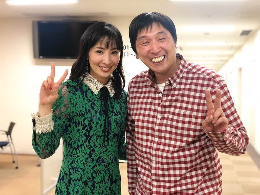 真飛聖さんのインスタグラム写真 - (真飛聖Instagram)「『ものまね王座決定戦』の 想い出写真〜✨ YOMAさん‥‥ 本当に 素敵な歌声を 聴かせていただきました♡ 審査員で ご一緒した たま平さん☺︎ 2枚目は‥‥さんまさんと☺︎笑☺︎ あ、違いました！！ ほいけんたさんと☺︎ ほんと〜に みなさん素晴らしかったです✨ 貴重な経験をさせていただいたことに、 心から感謝です。  #ものまね王座決定戦 #YOMA さん #林家たま平 さん #ほいけんた さん #真飛聖」12月14日 21時30分 - sei_matobu