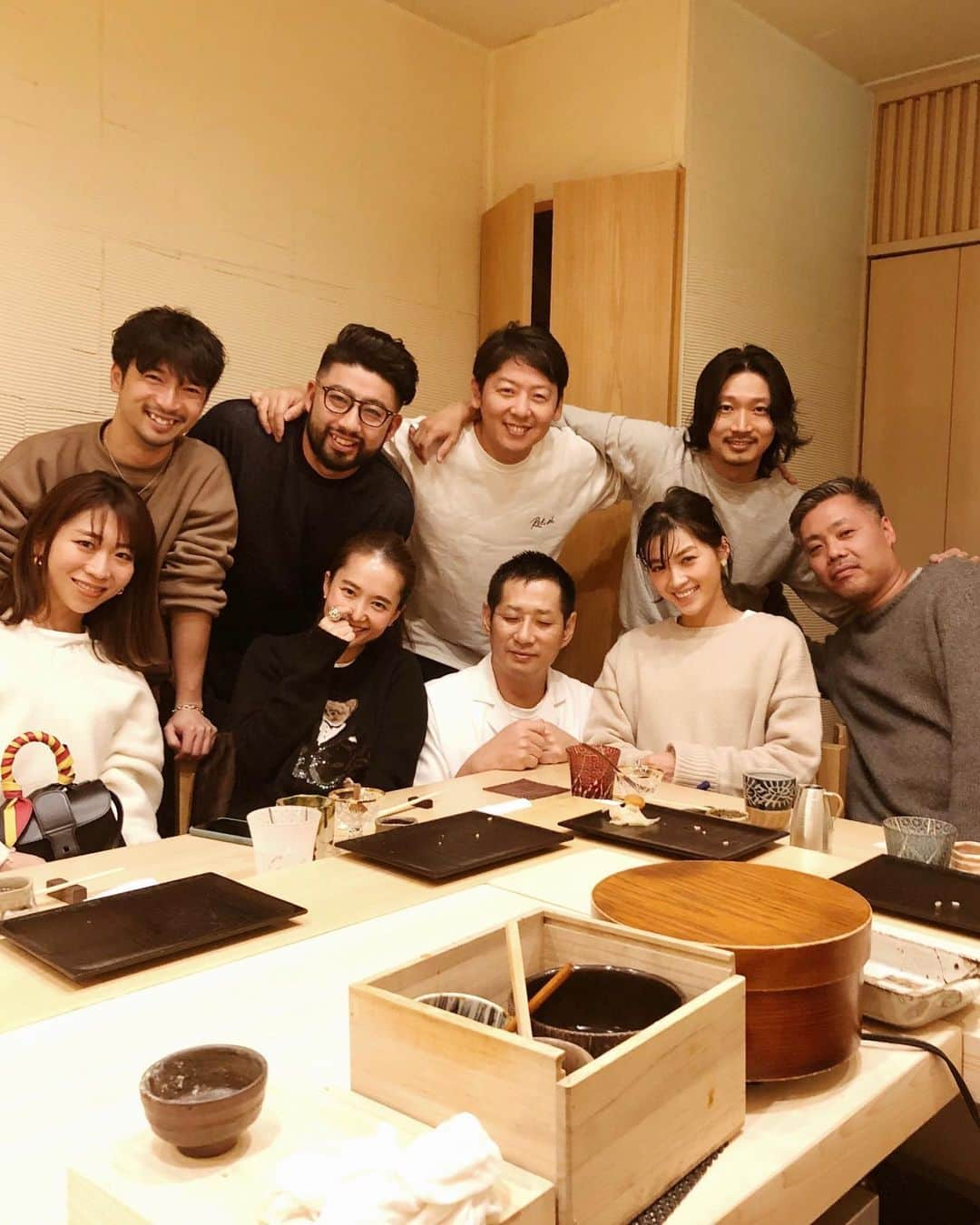 陣内勇人さんのインスタグラム写真 - (陣内勇人Instagram)「忘年会。  寿司処しん ときどき メンヘラ処しん  楽しかった。  メンズこのあと新地。 今日の目標。 「早寝」 おやすみしんさん  #忘年会 #寿司処しん」12月14日 21時41分 - hayato.jinnouchi