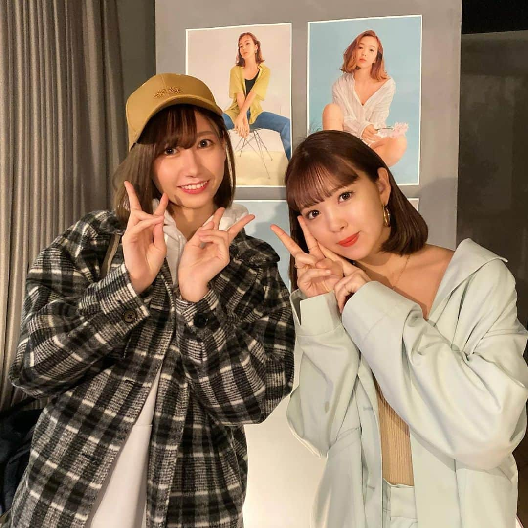 ゆきりぬさんのインスタグラム写真 - (ゆきりぬInstagram)「藤田ニコルちゃん @2525nicole2 とお写真撮らせて頂きました😭💕 お顔が小さくて雑誌のまんまで可愛かったー！ 関コレでもお会いしたんだけどちゃんとお話しさせていただいたの初めてですごく嬉しかった☺️ . . 今日はニコルちゃんのブランドの @nicoron_official の展示会でしたー！ 可愛いお洋服とかおしゃれで美味しそうなケータリングとか沢山あったんだけど、ニコルちゃんを見て全部吹っ飛んでしまって写真撮るのを忘れてしまいました…。。 でも沢山注文したのでまた届いたら紹介します🙆‍♀️ . . 今日のお洋服は帽子、上着、パンツ全部 @nicoron_official だよ！ 全部可愛いんだけど特にお気に入りなのは2枚目のパンツ！ すっごく履きやすくて多分1週間に1回以上履いてる😂 履きやすい上に私の好きなパーカースタイルに全部マッチするし形も可愛くて本当にもう一本買っておけばよかったって後悔するくらいヘビロテしてる。 いや、まだ遅くないかも… あとで通販チェックしよ笑 パーカーは @honeymihoney_official と @privspoonsclub のコラボパーカーだよ！ 次の投稿でパーカー写真撮ったから見せるね！ 靴はこれままヘビロテしてる @nakedwolfe 。 . . 3枚目は服の写真がなさすぎて絶望したので今日の晩ご飯に食べたパスタの写真🍝(いらな 壁の穴ってお店のパスタでチェーンなんだけどたらことイカのが好きすぎてよく食べてる笑 . . #nicoron #honeymihoney #privspoonsclub #nakedwolfe」12月14日 21時42分 - yukirin_u