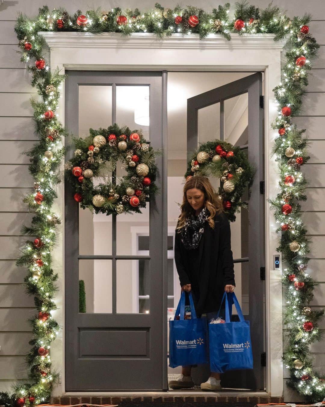 Angie Keiserのインスタグラム：「Our baked treats have been a hit with the neighbors, and word on the street is that the white chocolate chip cookies are the favorite. I’m not sure if they’re all just saying that in an effort to get more cookies, or if they’re really THAT good. Either way, #WalmartSavesMeTime to bake another batch and spread a little more cheer with their Grocery delivery service. Since the clock is ticking and there always seems to be ONE MORE gift to give, I added a few ready-to-eat treats to my order to make prep extra easy and quick!  https://walmartsavesmetime.com/ #sponsored」