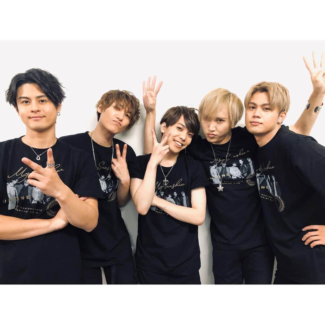 UNIONEのインスタグラム：「結成4周年ライブありがとうございました！  次の目標に向かって走り続けます！  #unione #boyband #shibuya」
