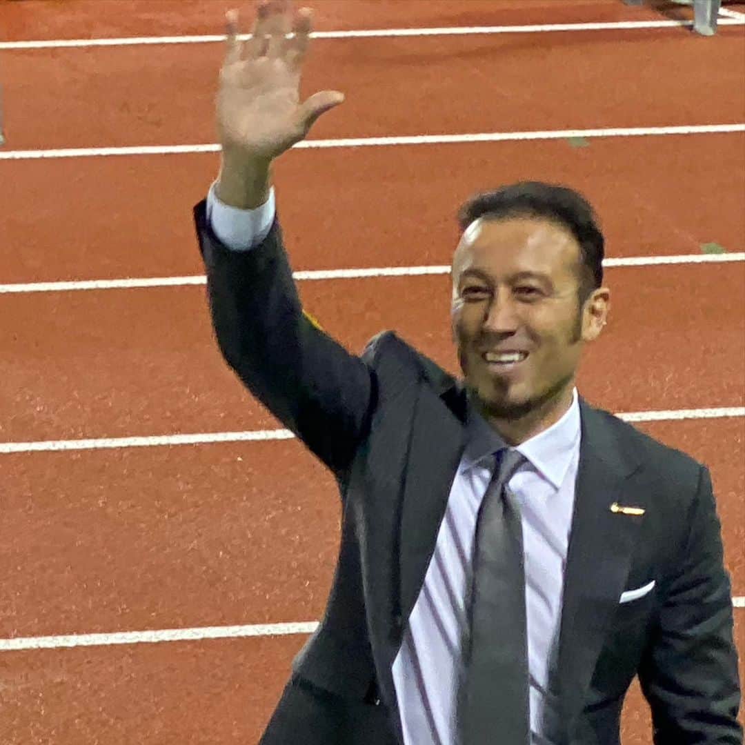植田朝日のインスタグラム：「🇯🇵🇯🇵🇯🇵﻿ ﻿ 試合後、トゥーリオがゴール裏にやって来た‼️﻿ ﻿ 長い間、お疲れ様でした。﻿ ﻿ ﻿ #朝日旅 #韓国遠征 #釜山 #日本代表 #田中マルクス闘莉王」