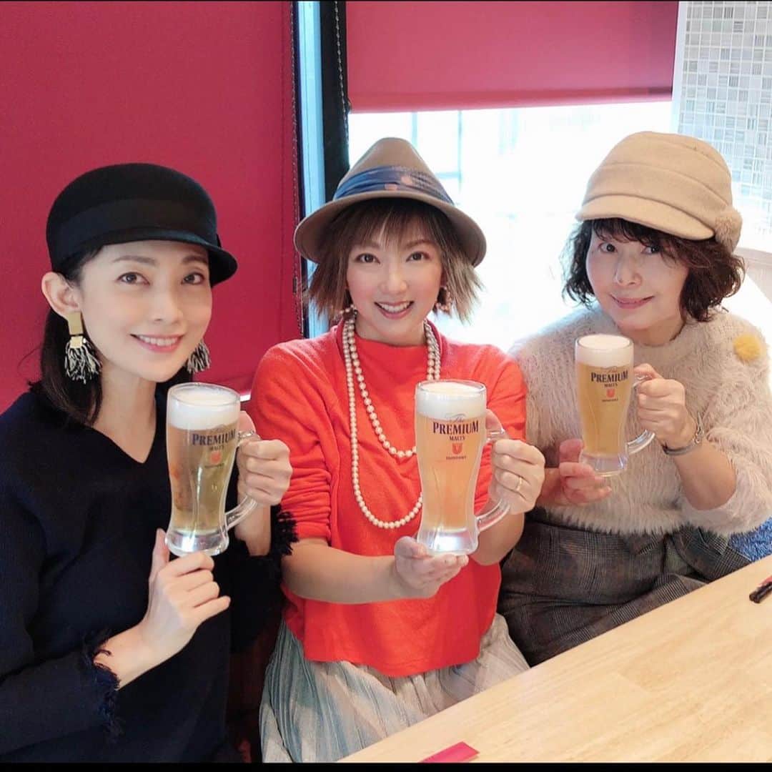 田中美里さんのインスタグラム写真 - (田中美里Instagram)「まりやちゃんと共通の友人が久しぶりに名古屋から東京へ。  離れた場所で頑張ってる友人の良い表情をみると、、嬉しいしパワーもらえる。 あまり逢えないから特に感じるね。  乾杯っ！  @kurorin77  @mariya.yamada  #プレモルで乾杯  #中華 #お腹満たされた #心も満たされた  #大好きなおふたり」12月14日 22時07分 - misatotanaka77