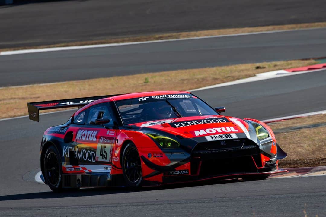 のインスタグラム：「【明日は TOYOTA GAZOO Racing FESTIVAL】 TOYOTA GAZOO Racing FESTIVALが富士スピードウェイで開催されます! . TOYOTA・SUBARU・MAZDA・HINOのレーシングカー・ラリーカーが一同に会するこのイベント。 . なんとNISSAN GT-R NISMO GT3も走行予定!! . ぜひ皆さん遊びに行ってみてください。 . 画像はKONDO RACING NISSAN GT-R NISMO GT3!!! . #MOTUL #MOTULJAPAN #GTR #GTRNISMOGT3 #モータースポーツ #TOYOTAGAZOORacingFESTIVAL」