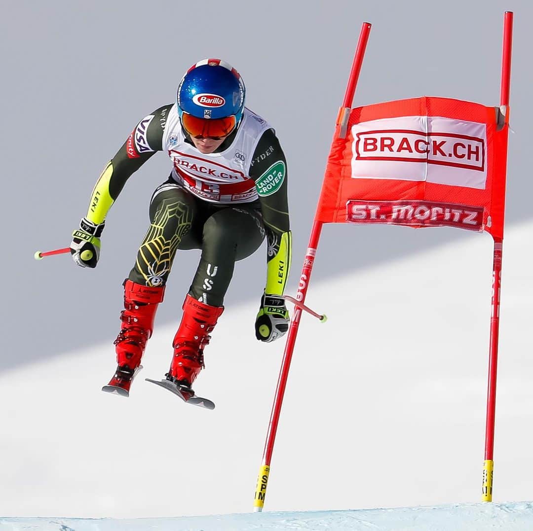 ミカエラ・シフリンのインスタグラム：「Today was so much fun and the surface was perfect!! Congrats to @iamsofiagoggia and @federicabrignone, and to my teammates for an awesome collective result. I’ve been asked a couple times if I’m skiing the parallel tomorrow - obviously it’s not an *easy* decision, but I’m opting out of the race tomorrow. There are quite a few reasons for this but at the top of the list is that for several years I have been longing to race Val d’Isere but have never been able to because the @fisalpine schedule is always too tough (for those who race in all disciplines), but one of my goals this season is to get on that track and to race a little more speed in general so I’m trying to manage energy and focus accordingly! It’s always a day to day process, and tough to make these decisions but I’m looking forward to Courchevel! And good luck to the girls tomorrow especially USA 💪💪🤗 #weareskiing」