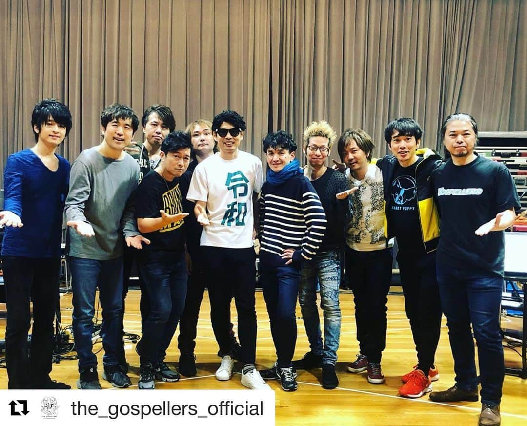 黒沢薫さんのインスタグラム写真 - (黒沢薫Instagram)「お待ちしてます！  #Repost @the_gospellers_official with @get_repost ・・・ ‪#ゴスペラーズ坂ツアー2019〜2020 “G25” 最終リハーサル終了しました‼️🎉🎉🎉‬﻿ ﻿ ‪このメンバーで #全都道府県 、あなたの街まで伺います‼️🏃‍♂️💨💨‬﻿ ﻿ ‪まもなく開幕の #G25 ツアーお楽しみに‼️✨✨‬﻿ ﻿ ‪#ゴスペラーズ‬﻿ ‪#本間将人 #佐藤雄大 #坂東慧 #荻野哲史 #田中TAK拓也 #宇佐美秀文 ‬」12月14日 22時25分 - kaorukurosawa_lovelife