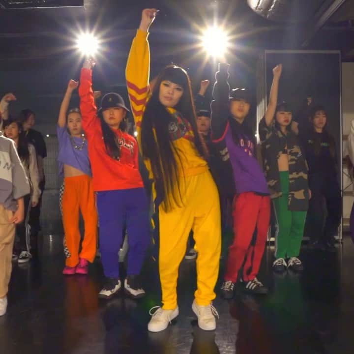 のインスタグラム：「BOP⛓🍯🔥 @dababy  Dance artist👸🏻🇯🇵 @honokamoriyama_official with my students🔥🔥🔥🔥🔥 #BOP #DaBaby #KIRK #HonokaMoriyama #Tokyo #Japan #Bopchallenge」