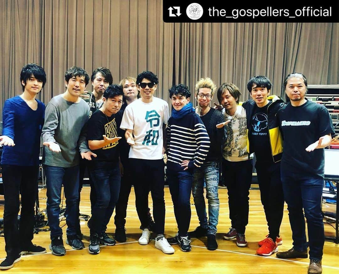 坂東慧さんのインスタグラム写真 - (坂東慧Instagram)「#Repost @the_gospellers_official with @make_repost ・・・ ‪#ゴスペラーズ坂ツアー2019〜2020 “G25” 最終リハーサル終了しました‼️🎉🎉🎉‬﻿ ﻿ ‪このメンバーで #全都道府県 、あなたの街まで伺います‼️🏃‍♂️💨💨‬﻿ ﻿ ‪まもなく開幕の #G25 ツアーお楽しみに‼️✨✨‬﻿ ﻿ ‪#ゴスペラーズ‬﻿ ‪#本間将人 #佐藤雄大 #坂東慧 #荻野哲史 #田中TAK拓也 #宇佐美秀文 ‬」12月14日 22時45分 - bandohsatoshi