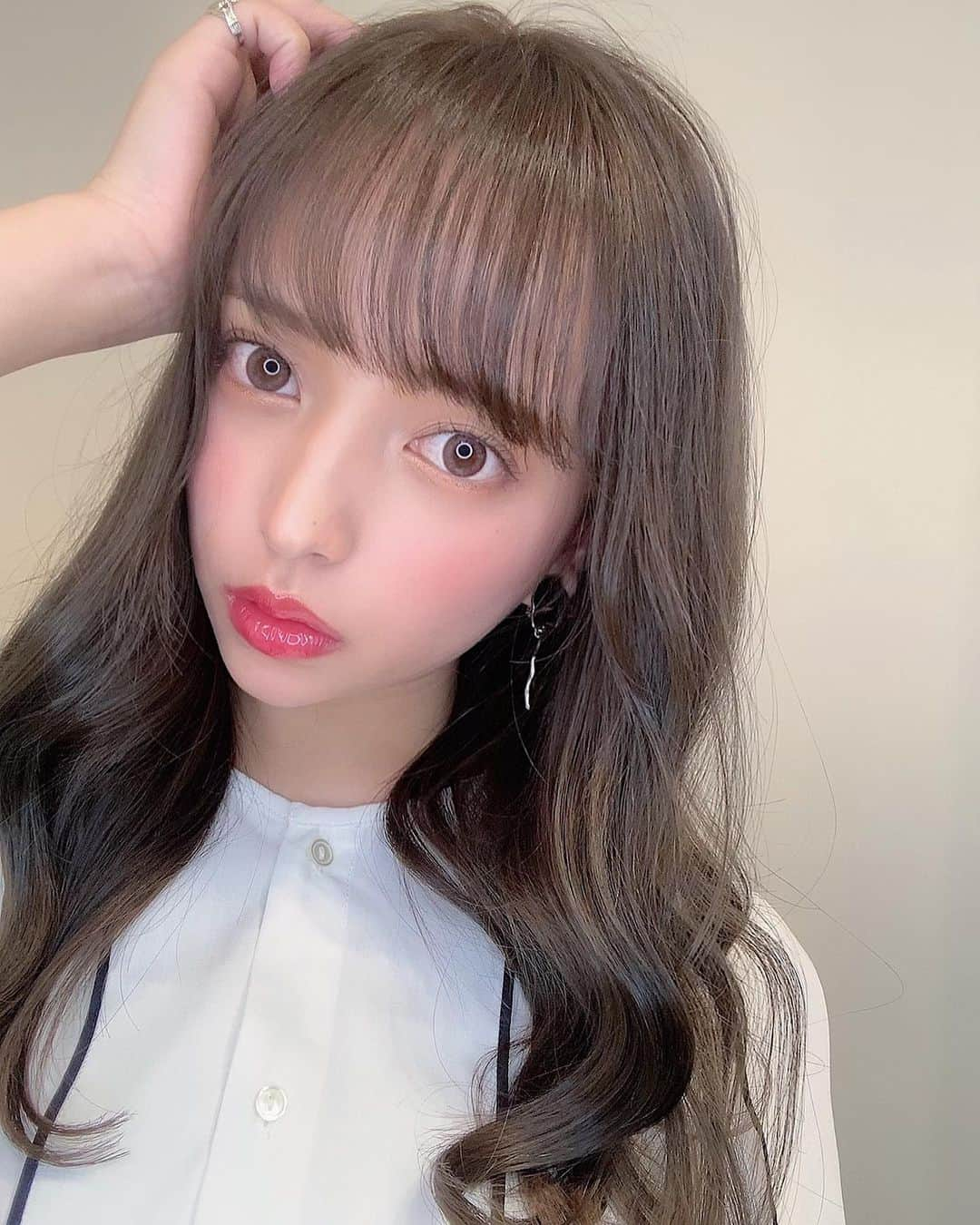 平尾優美花（ゆみちぃ）さんのインスタグラム写真 - (平尾優美花（ゆみちぃ）Instagram)「Newhair💇🏼‍♀️ 今回もローネスで！トーンダウンして前髪重くしてもらったよ💚 サラサラなトリートメントもやっていただきました^_^ #LONESS #hair」12月14日 22時52分 - hirao_yumika