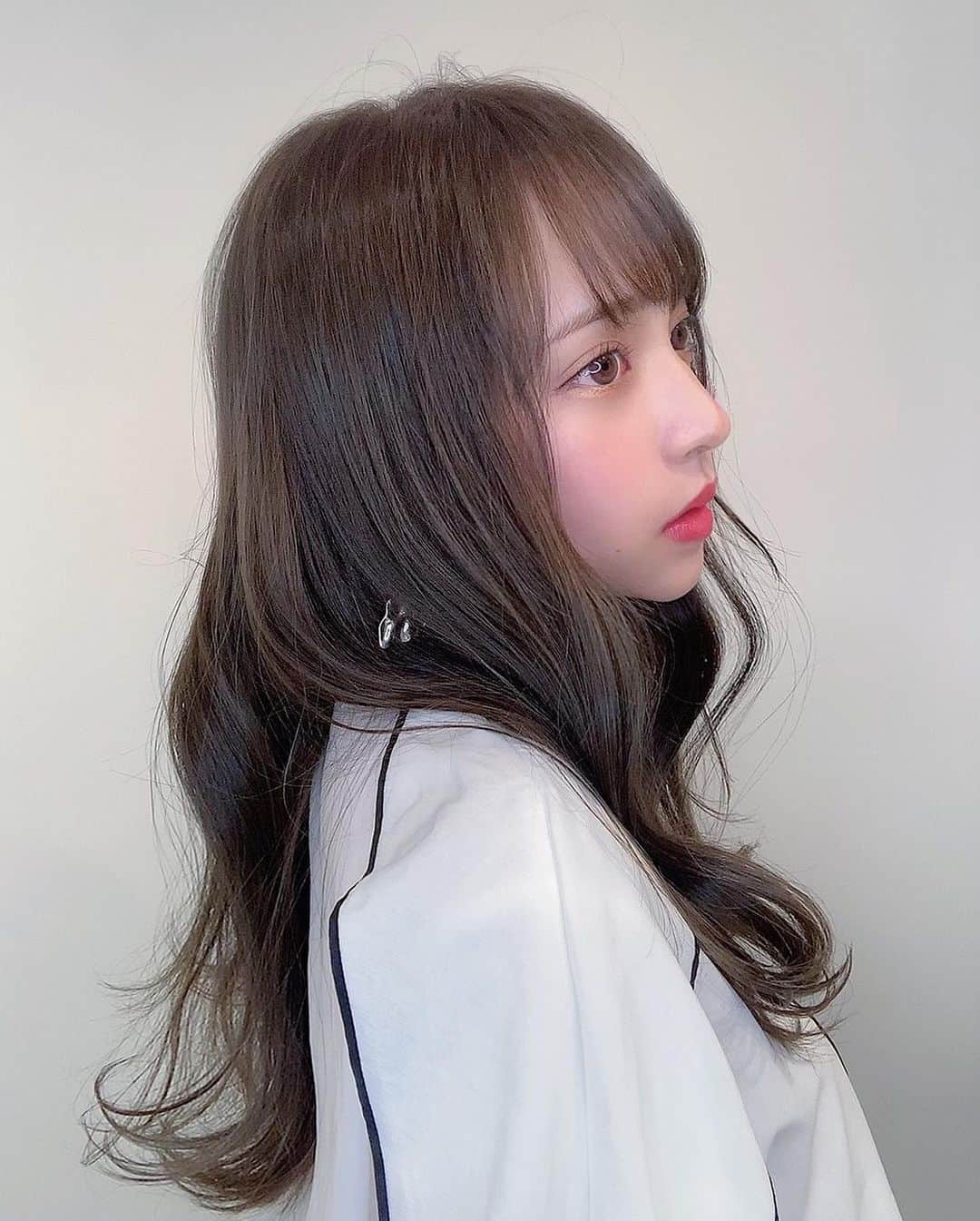 平尾優美花（ゆみちぃ）さんのインスタグラム写真 - (平尾優美花（ゆみちぃ）Instagram)「Newhair💇🏼‍♀️ 今回もローネスで！トーンダウンして前髪重くしてもらったよ💚 サラサラなトリートメントもやっていただきました^_^ #LONESS #hair」12月14日 22時52分 - hirao_yumika