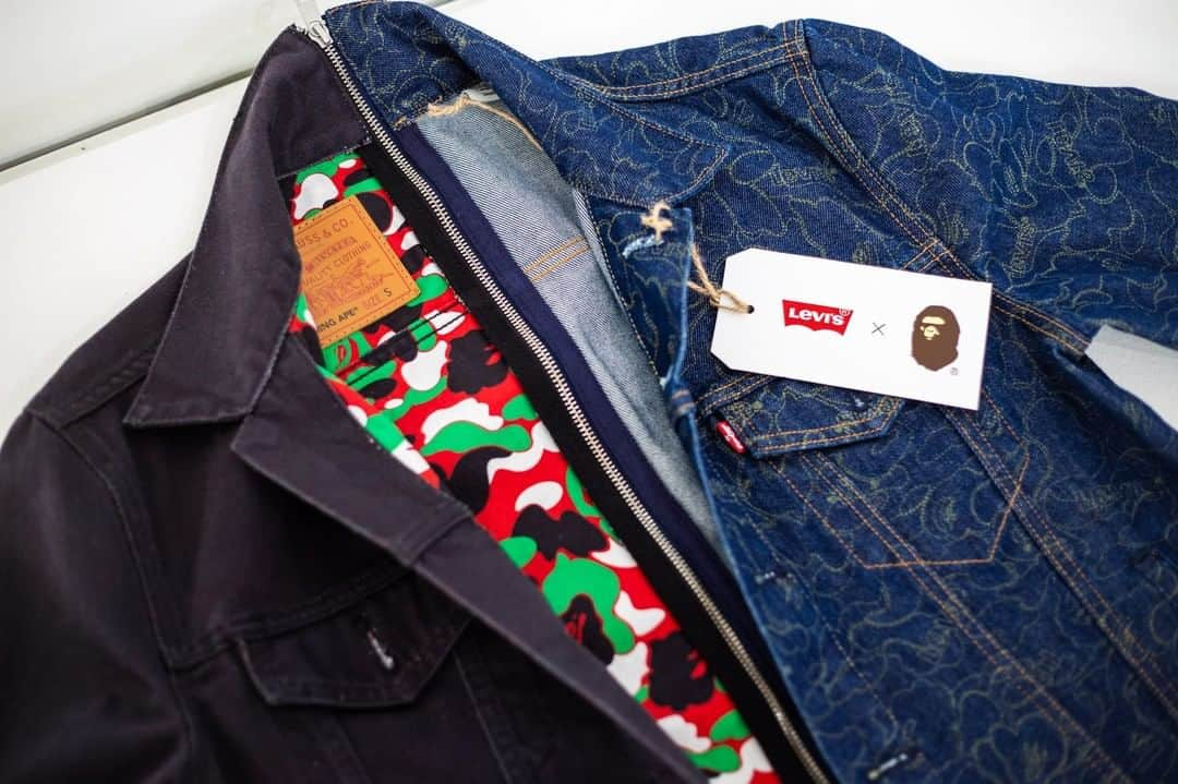 ア ベイシング エイプさんのインスタグラム写真 - (ア ベイシング エイプInstagram)「The first release of @levis x BAPE® was launched at the @soledxb  in Dubai. Various customization opportunities were offered to visitors, making it possible to create their own original piece. #LEVISxBAPE」12月14日 23時00分 - bape_japan