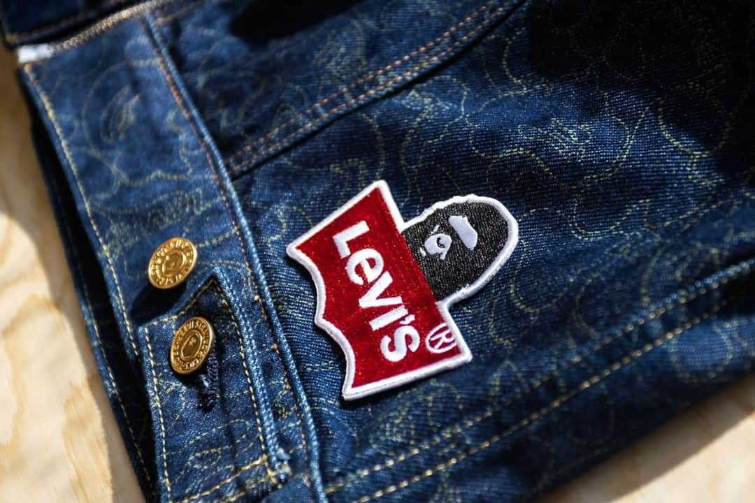 ア ベイシング エイプさんのインスタグラム写真 - (ア ベイシング エイプInstagram)「The first release of @levis x BAPE® was launched at the @soledxb  in Dubai. Various customization opportunities were offered to visitors, making it possible to create their own original piece. #LEVISxBAPE」12月14日 23時00分 - bape_japan