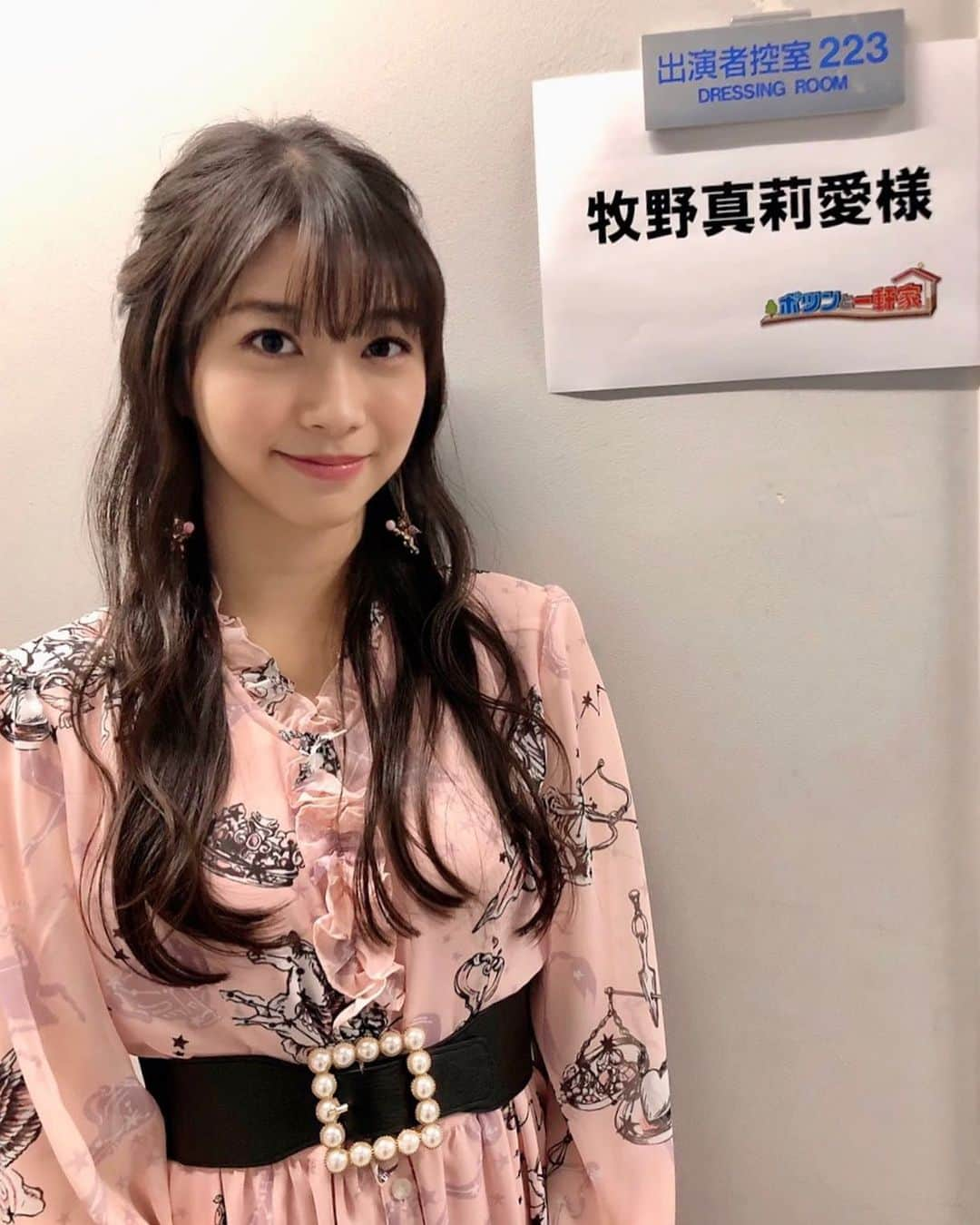 牧野真莉愛さんのインスタグラム写真 - (牧野真莉愛Instagram)「♡ ♡ ABCテレビさん・テレビ朝日さん ✨『ポツンと一軒家』✨ 2019年12月15日(日) 午後7:58～8:56放送 ・ ぜひご覧ください❣️❣️ ・ モーニング娘｡'19 牧野真莉愛 出演させていただきます🐰 ♡ ♡  #ABCテレビ さん #テレビ朝日 さん #ポツンと一軒家  #所ジョージ さん #林修 先生 #立川志らく さん #キートン山田 さん #小山茉美 さん #牧野真莉愛  #モーニング娘19 #morningmusume19」12月14日 23時15分 - maria_makino.official