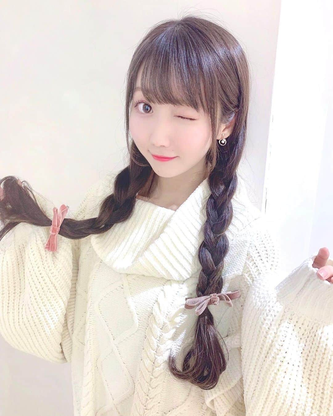 大谷映美里さんのインスタグラム写真 - (大谷映美里Instagram)「🐇🎀🐇🎀 ㅤㅤㅤㅤㅤㅤㅤㅤㅤㅤㅤㅤㅤ 個別握手会、ありがとうございました🌸 ㅤㅤㅤㅤㅤㅤㅤㅤㅤㅤㅤㅤㅤ 2019年がもう終わるんだなぁ〜と…！ 1日1日を大切に、あなたのことを大切に☺️ ㅤㅤㅤㅤㅤㅤㅤㅤㅤㅤㅤㅤㅤ 今日は #honeycinnamon のお洋服💕 ニットワンピと、コートも羽織ったりしたよ🐰 ふわふわな冬のデートコーデ〜☃️❄️ ㅤㅤㅤㅤㅤㅤㅤㅤㅤㅤㅤㅤㅤ アクセサリーは全部 #mepercent でした ᐠ ♡ ᐟ」12月14日 23時20分 - otani_emiri