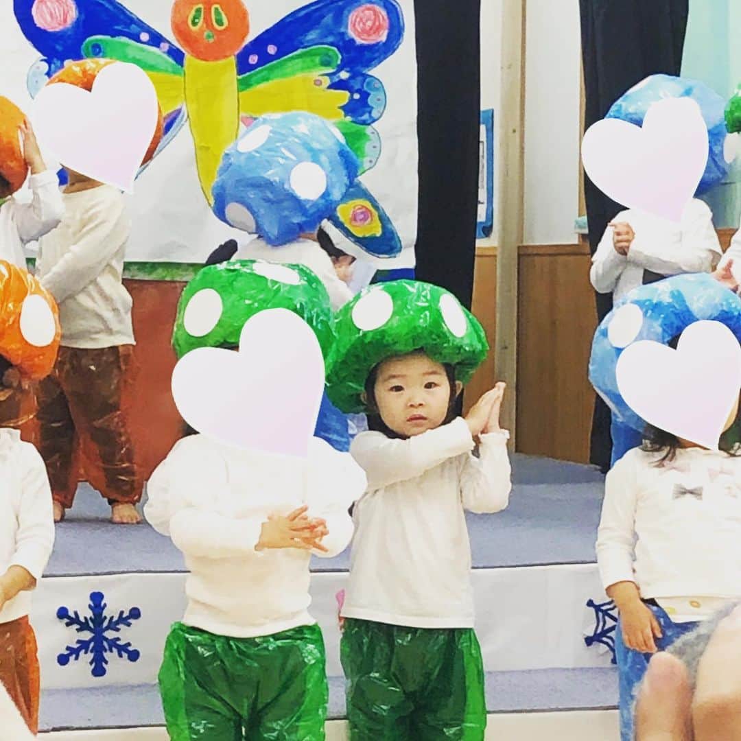田中雅美さんのインスタグラム写真 - (田中雅美Instagram)「生活発表会（私たちの時代でいう学芸会？お遊戯会？みたいな？）で、きのこになりました。 ・ ・ みんなすごく可愛かったです♡ ・ ・ 成長したなぁ。。 #2歳児 #生活発表会 #すくすく成長中」12月14日 23時26分 - tanakamasami_official