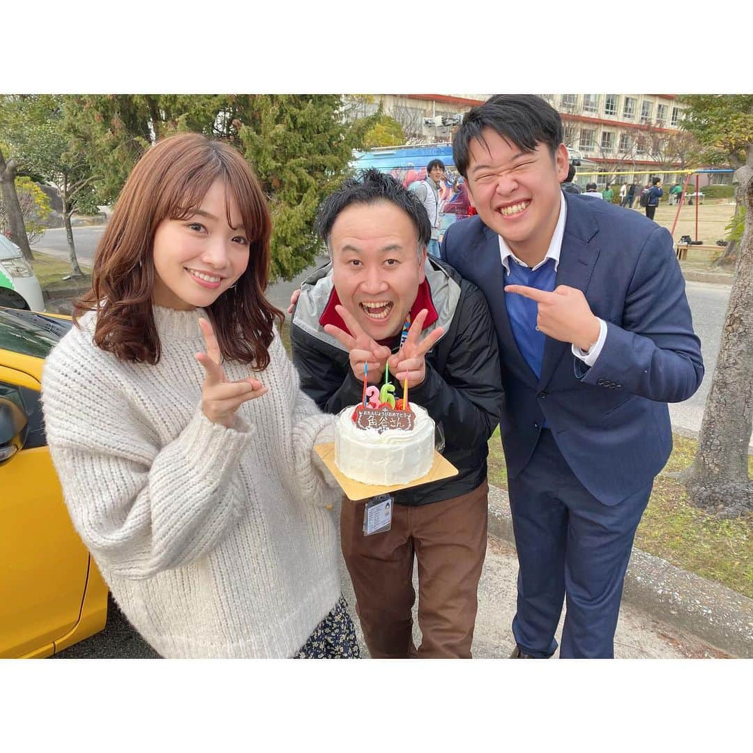 川村茉由さんのインスタグラム写真 - (川村茉由Instagram)「今日はまちなま生放送✨ 今日は西尾市米津町から でした👍💕 隣町の高校だったから 懐かしくて…🥺✨ * 次回は…！ 12月28日(土)12時〜 なんと3時間生放送‼️ 何が起きるのやら…😂💕笑 【「KATCHまち自慢」あなたのまちで、 1日生中継をしちゃう番組。】 まちなまアワード2019！ として特番でーす😆 KATCHエリアの皆様、 ぜひ見てください〜❤️ * やっぱり生中継の仕事好き🥺 緊張するし、何が起きるか わからないけどそれが楽しい🤓 * 今日も相方 @sakainaoto1103  くんはキレキレのトーク でした👍頼もしい🙏！ ただいろいろ起きるから 終始爆笑🤣笑 楽しかったなぁ🤣🤣🤣 * 番組後は角谷プロデューサーの サプライズ誕生日🎂🎉 いつも素敵な番組を ありがとうございます！！！ * KATCHエリアの皆さんは… pitch fmで毎週日曜11時〜12時 【アイシン・エィ・ダブリュ presents Holiday Driving Away 】こちらもナビゲートしてるので ぜひ聞いてくださーい✨👍 * #katch #tv #reporter #happy #love #like #instagood #follow #me #まちなま #キャッチ #西尾 #米津 #生放送 #テレビ #酒井直人 さん」12月14日 23時36分 - mayupi_k