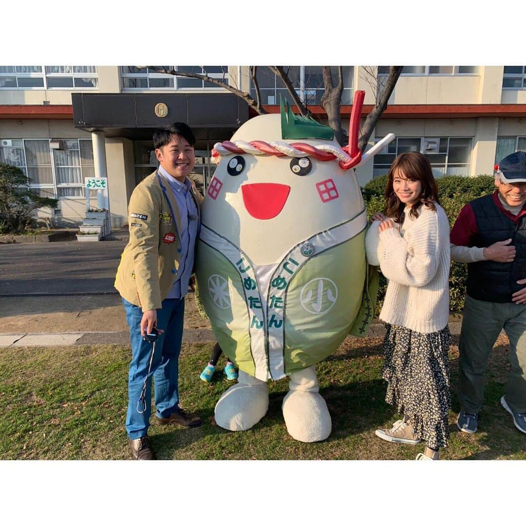 川村茉由さんのインスタグラム写真 - (川村茉由Instagram)「今日はまちなま生放送✨ 今日は西尾市米津町から でした👍💕 隣町の高校だったから 懐かしくて…🥺✨ * 次回は…！ 12月28日(土)12時〜 なんと3時間生放送‼️ 何が起きるのやら…😂💕笑 【「KATCHまち自慢」あなたのまちで、 1日生中継をしちゃう番組。】 まちなまアワード2019！ として特番でーす😆 KATCHエリアの皆様、 ぜひ見てください〜❤️ * やっぱり生中継の仕事好き🥺 緊張するし、何が起きるか わからないけどそれが楽しい🤓 * 今日も相方 @sakainaoto1103  くんはキレキレのトーク でした👍頼もしい🙏！ ただいろいろ起きるから 終始爆笑🤣笑 楽しかったなぁ🤣🤣🤣 * 番組後は角谷プロデューサーの サプライズ誕生日🎂🎉 いつも素敵な番組を ありがとうございます！！！ * KATCHエリアの皆さんは… pitch fmで毎週日曜11時〜12時 【アイシン・エィ・ダブリュ presents Holiday Driving Away 】こちらもナビゲートしてるので ぜひ聞いてくださーい✨👍 * #katch #tv #reporter #happy #love #like #instagood #follow #me #まちなま #キャッチ #西尾 #米津 #生放送 #テレビ #酒井直人 さん」12月14日 23時36分 - mayupi_k