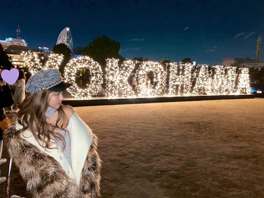 アンジェリカのインスタグラム：「𝐆𝐨𝐨𝐝 𝐍𝐢𝐠𝐡𝐭🌙.*·̩͙ . Mamカメラはノーマルカメラなので画質が良きﾃﾞｰｽ🤣盛りたいヨ-(笑) .  #yokohama #赤レンガ倉庫 #コーデ #イルミネーション #xmasmarket #saturdaysnyc #saturday #おやすみ」