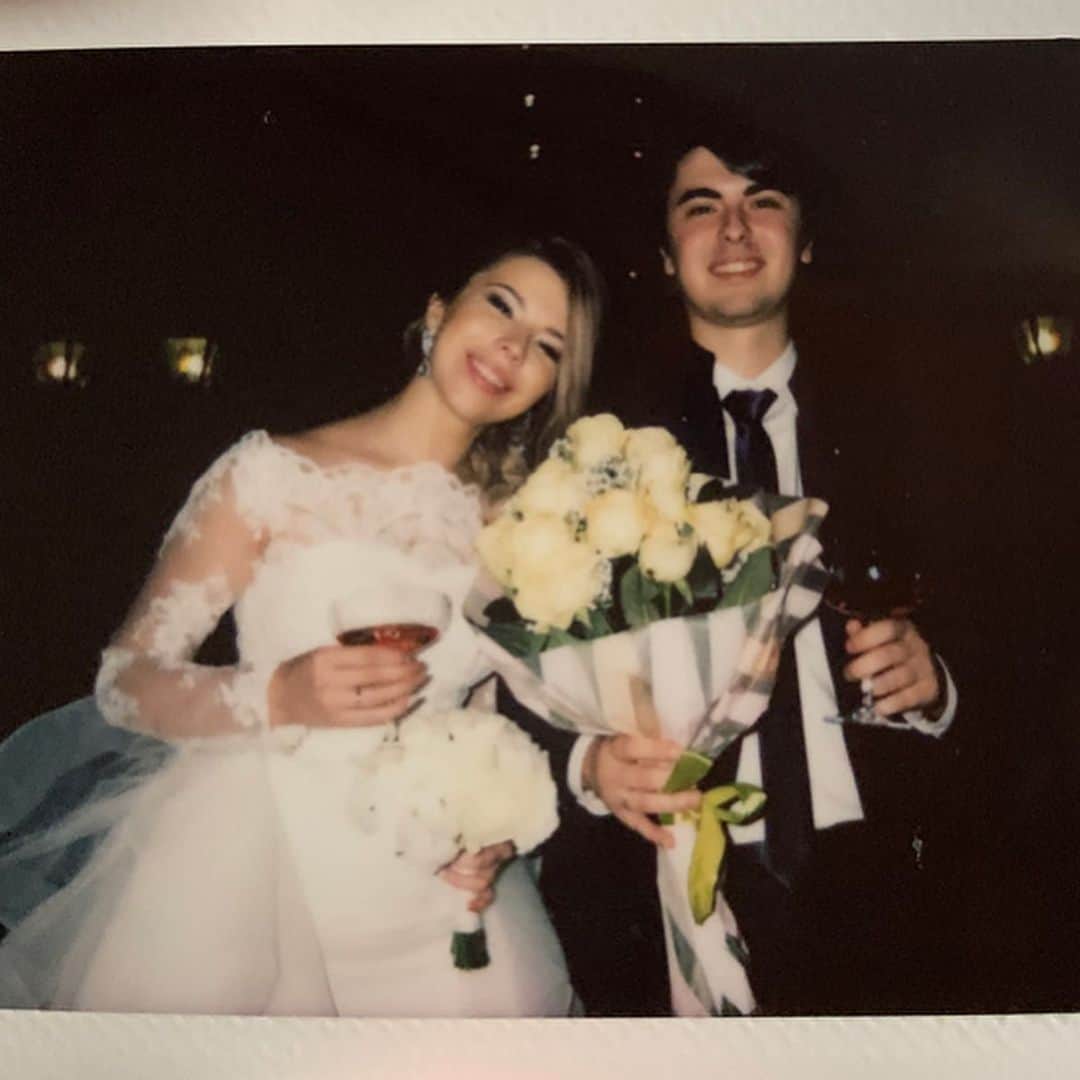 ALINA AKULAのインスタグラム：「Date 💋 #polaroidphoto #годовщинасвадьбы」