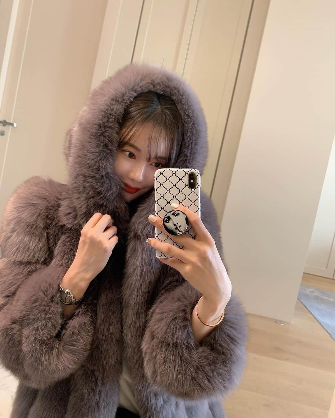 Hyemiさんのインスタグラム写真 - (HyemiInstagram)「애쉬브라운 후드폭스🤎 내일까지 공구해요! 요번에 놓치시면 언제 또 돌아올지 몰라요오~ 꾸안꾸 데일리룩으로 너무나 찰떡이죠오 봐도봐도 넘 이쁨🥰🥰」12月14日 23時50分 - hinzajoa