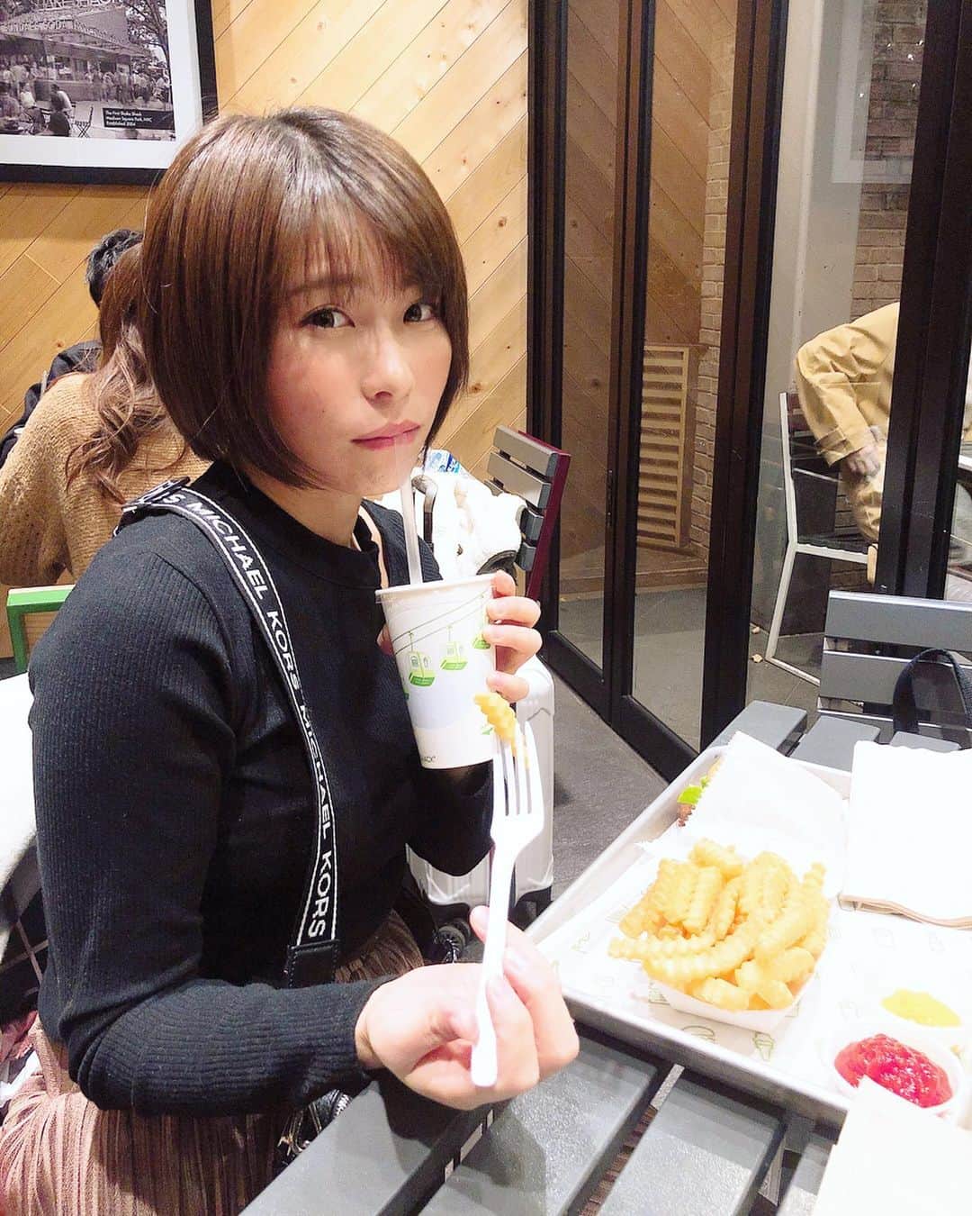 塚田綾佳のグルメインスタ