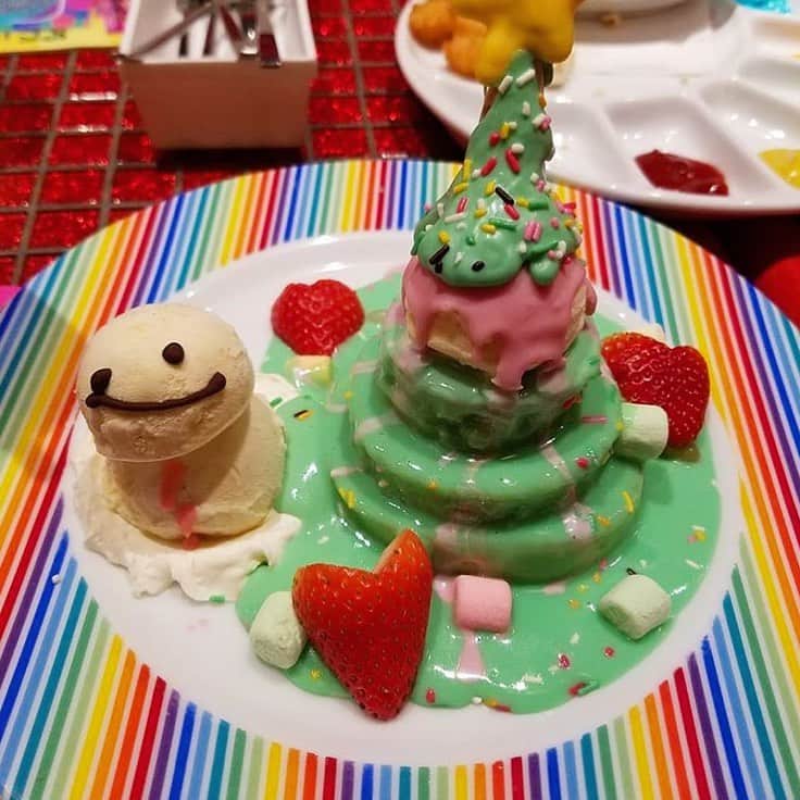 KAWAII MONSTER CAFEさんのインスタグラム写真 - (KAWAII MONSTER CAFEInstagram)「I have to eat it quickly⏰🌈 Ice cream snowman melts🍨☃️🎄🌟🍓❄️ Repost from @stormie257769 ❣️Thank you for coming 💙❤️💚🧡💜💛 #kawaiimonstercafe #monstercafe #カワイイモンスターカフェ  #destination #tokyo #harajuku #shinuya #art #artrestaurant #colorful #color #pink #cafe #travel #trip #traveljapan #triptojapan #japan #colorfulfood #rainbow #rainbowcake #rainbowpasta #strawberry #pancakes #takeshitastreet #harajukustreet #harajukugirl #tokyotravel #onlyinjapan #christmas」12月14日 23時54分 - kawaiimonstercafe