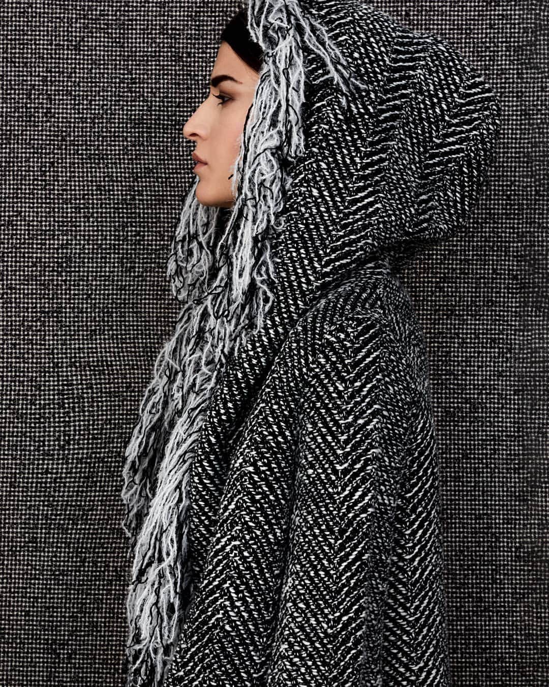 マッシモレベッキのインスタグラム：「WINTER IS NOW. Get warm .  #MR #massimorebecchi #rebecchi #fallwinter2019 #madeinitaly #winterstyle #casualchic #editorialstyling #ootdfashion」