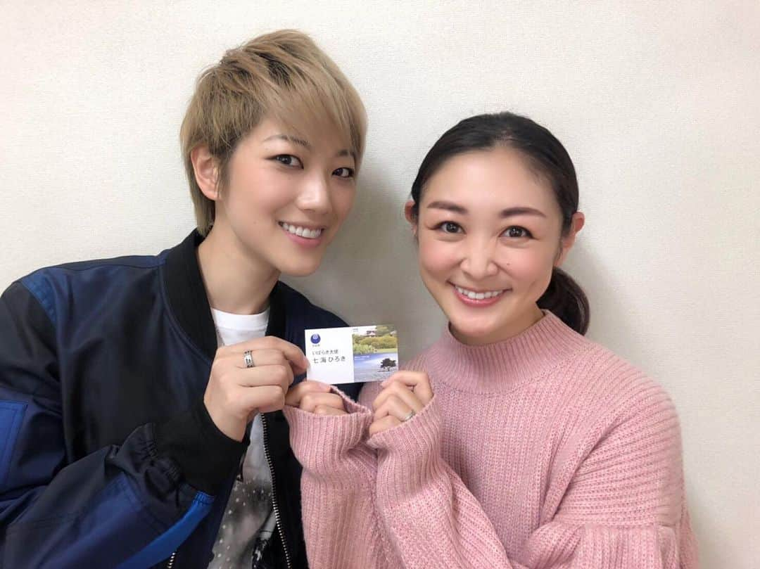 美夢ひまりさんのインスタグラム写真 - (美夢ひまりInstagram)「voceウェブサイトにて、元タカラジェンヌのビューティートーク企画がスタートしました👏✨ そしてこの企画に私もインタビュアーとして参加させていただいています…❤️❤️ ・ 第1回目はカイちゃんこと七海ひろきさん😍 いやもう本当にカッコよくて優しくて…。 宝塚ファンの方にはもちろん！宝塚って観たことないわという方にも是非見ていただきたいです‼️ ・ 今週から毎週土曜日、全3回にわたって記事が公開されますので、voceウェブサイトを是非ご覧ください❤️❤️❤️ ・ #vocemagazine#voceウェブサイト#voce#新企画#ビューティートーク#元タカラジェンヌ#インタビュー#インタビュアー#新しい挑戦#vocest」12月15日 0時16分 - himari_miyume