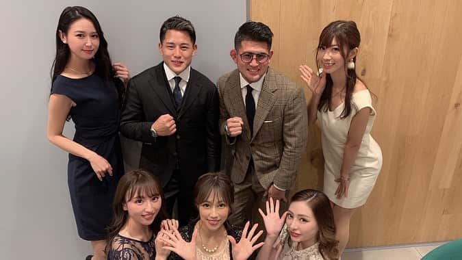 荒井つかささんのインスタグラム写真 - (荒井つかさInstagram)「佐藤琢磨選手の2019年シーズンお疲れ様会のお手伝いを西口向上委員会でさせていただきました、 貴重なお話も聞けて豪華なパーティーでした☺️☺️ 2019年シーズンもお疲れ様でした。 . . HIROYA選手、大雅選手にも写真撮って頂きました👏 年末の試合応援しています！」12月15日 0時31分 - 22tuttu_