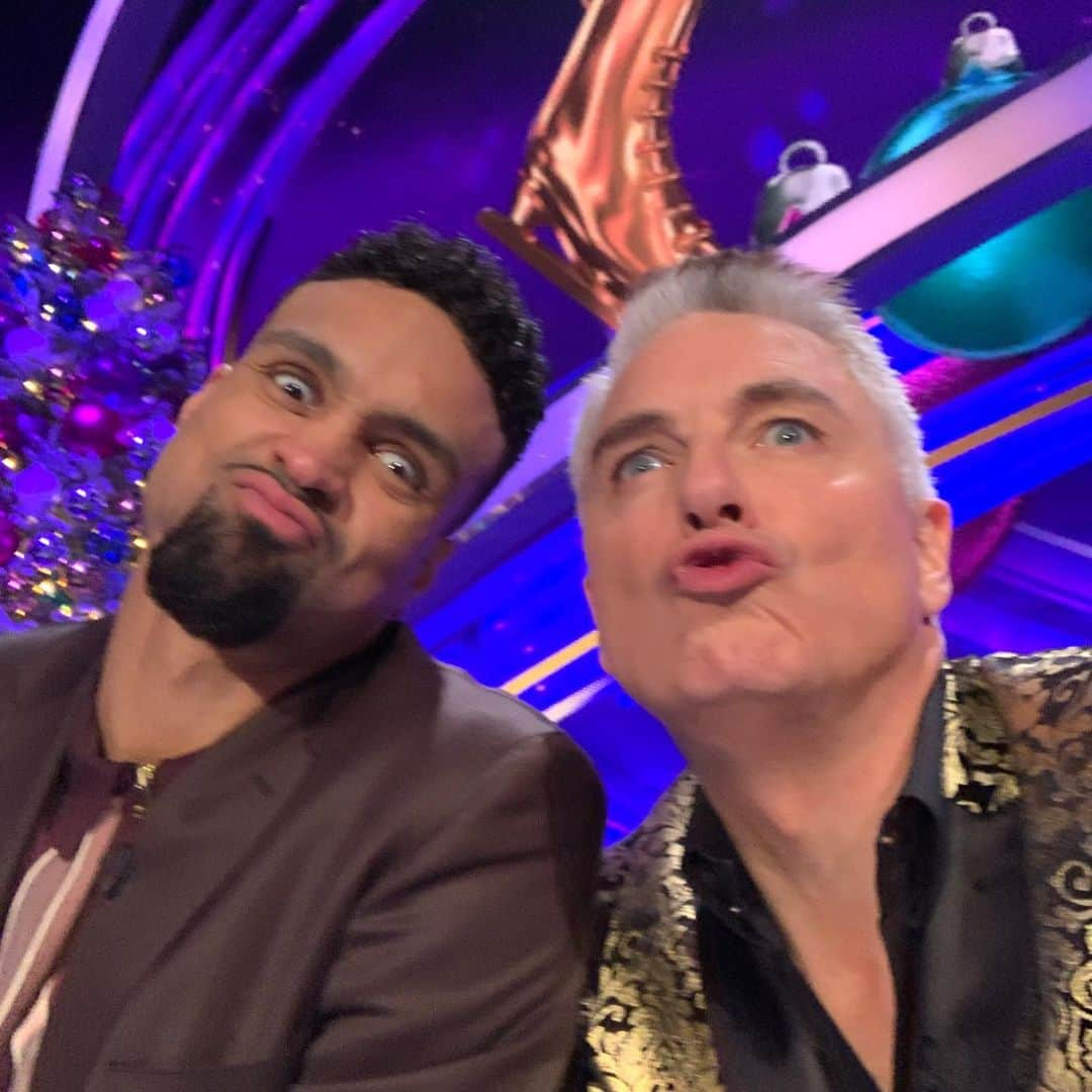 ジョン・バロウマンさんのインスタグラム写真 - (ジョン・バロウマンInstagram)「Faces on for the @dancingonice  #christmas special... #comingsoon on @itv #fabulous jb」12月15日 0時40分 - johnscotbarrowman