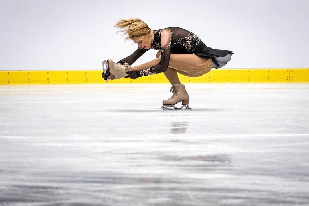 エリスカ・ブレジノワさんのインスタグラム写真 - (エリスカ・ブレジノワInstagram)「Despite all of my injuries I’m proud of myself that I put myself together for nationals. National champion for the 7th time 💪🏻🇨🇿😛🍀#nationalchampion #ididitagain #ostrava #mčr」12月15日 0時48分 - eliskabrezinova