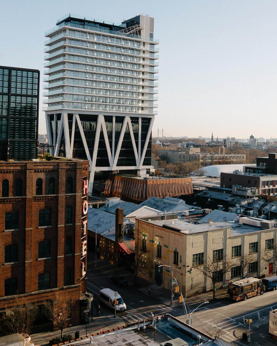 Jackson Harriesさんのインスタグラム写真 - (Jackson HarriesInstagram)「The A/D/O space in Brooklyn is home to URBAN-X, a start-up accelerator by MINI with the mission of ‘Reimagining City Life’. It's been a fascinating journey learning how this company are trying to improve city living from the first all-electric MINI to unique co-living spaces. Over the coming years this type of innovation and forward thinking will be critical in tackling the many issues we face. The future of city living is bright ⚡. #ChargedWithPassion #MINI#MINIElectric #Advertisement」12月15日 0時55分 - jackharries