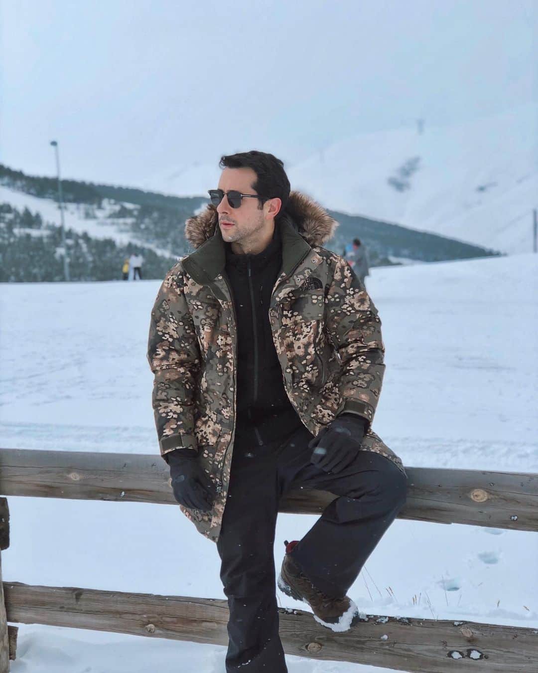 Sezgin YILMAZのインスタグラム：「Erzurum soğuk dediler, ısıtmaya geldik.. 🥶」