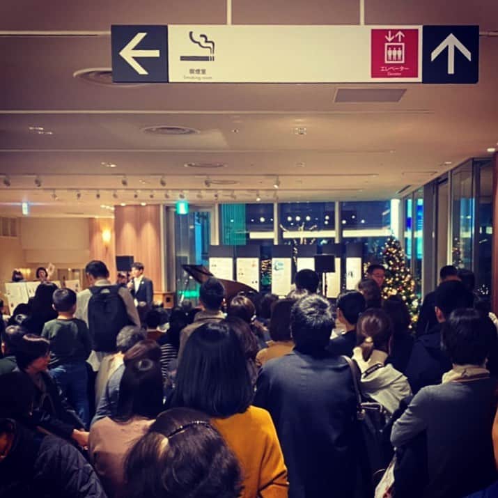 のインスタグラム：「Thank you @ginza_mitsukoshi #ChristmasConcert #Universalmusic @umusicjapan #Ginza #Mitsukoshi #Piano #Pianist #MiyujiKaneko #SteinwayArtist #Classialmusic100 @dgclassics @deccaclassics #Japan #CD #fullhouse #銀座三越 #クリスマスコンサート #ユニバーサルミュージック #ドイツグラモフォン #デッカ #クラシックの100枚 #ピアニスト #金子三勇士 #ピアノリサイタル #満員御礼」