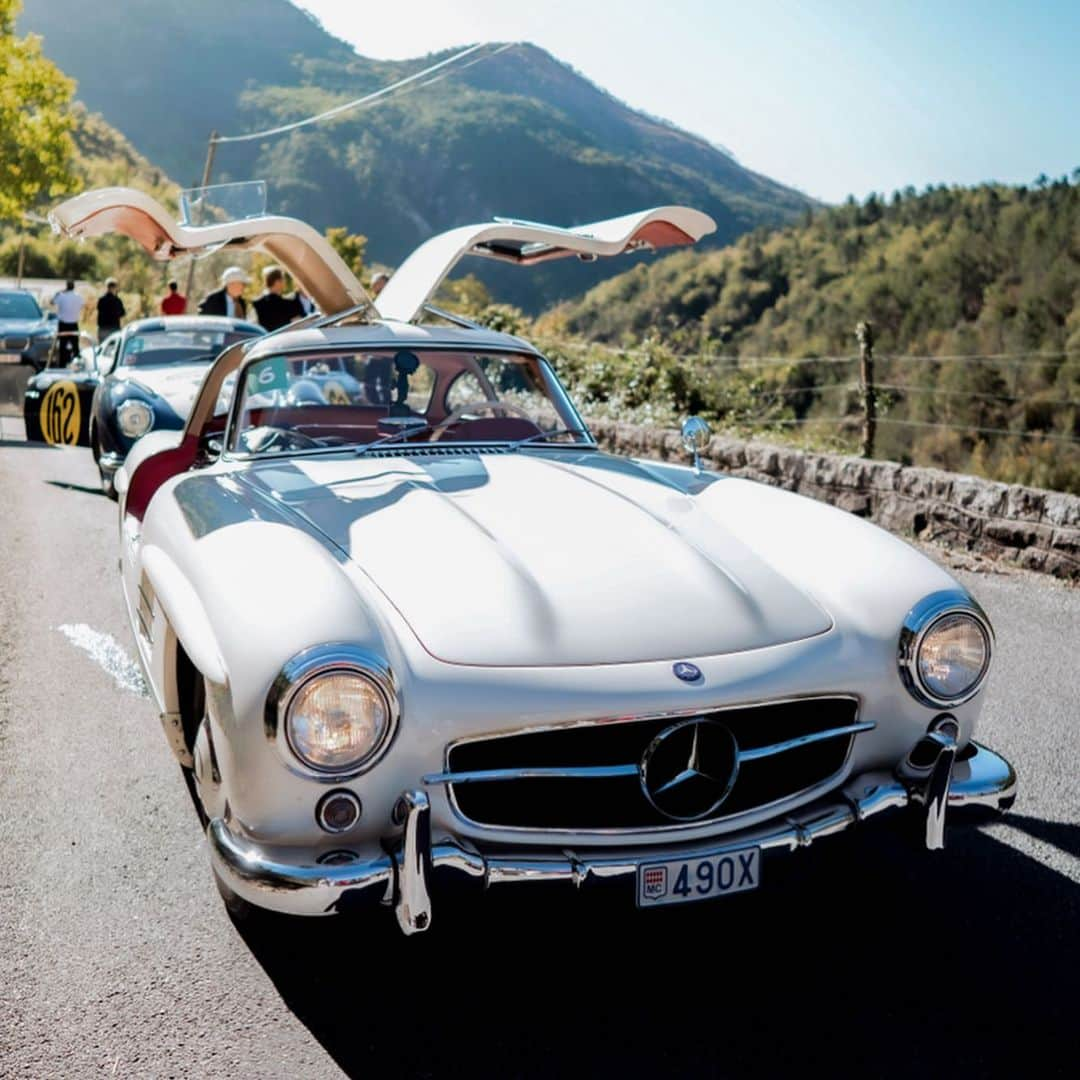 ニコ・ロズベルグさんのインスタグラム写真 - (ニコ・ロズベルグInstagram)「I couldn’t stop being excited about all these unique cars 👏 This day was so special – my first own Classic Car Rally! _ #classiccars #classiccar #f1 #formula1 #oldtimer #rally #vintagecar #vintagecars」12月15日 1時22分 - nicorosberg