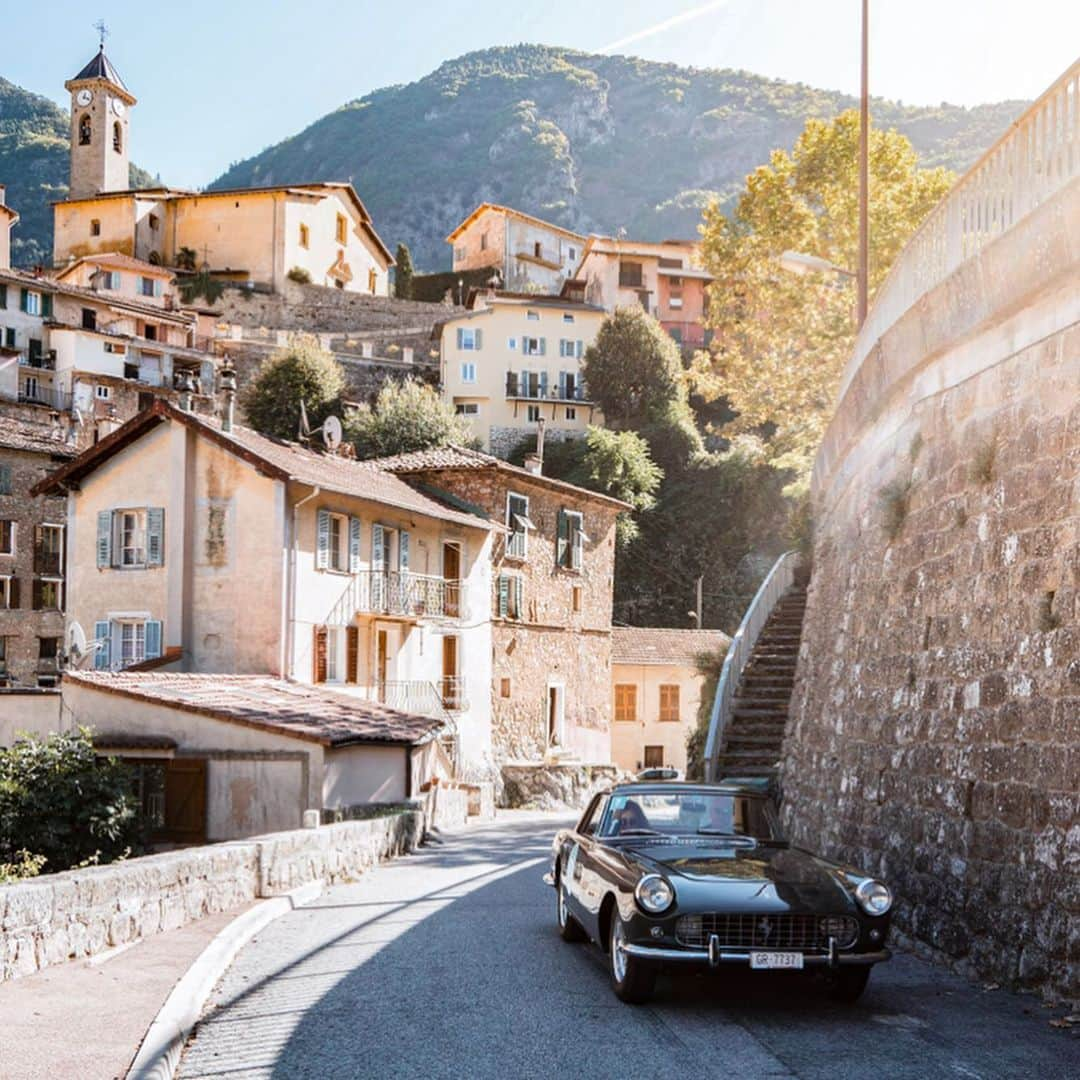 ニコ・ロズベルグさんのインスタグラム写真 - (ニコ・ロズベルグInstagram)「I couldn’t stop being excited about all these unique cars 👏 This day was so special – my first own Classic Car Rally! _ #classiccars #classiccar #f1 #formula1 #oldtimer #rally #vintagecar #vintagecars」12月15日 1時22分 - nicorosberg