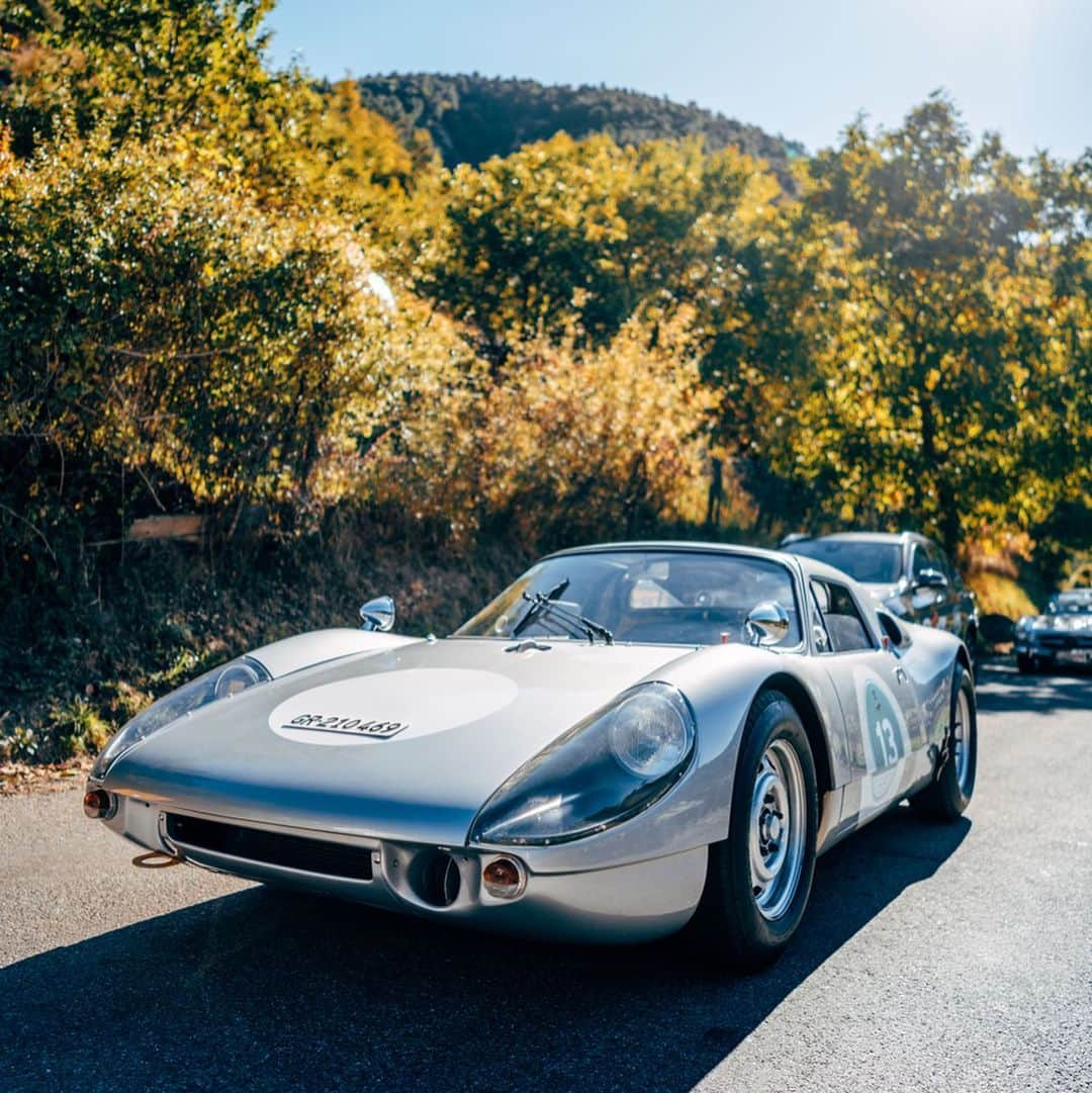 ニコ・ロズベルグさんのインスタグラム写真 - (ニコ・ロズベルグInstagram)「I couldn’t stop being excited about all these unique cars 👏 This day was so special – my first own Classic Car Rally! _ #classiccars #classiccar #f1 #formula1 #oldtimer #rally #vintagecar #vintagecars」12月15日 1時22分 - nicorosberg