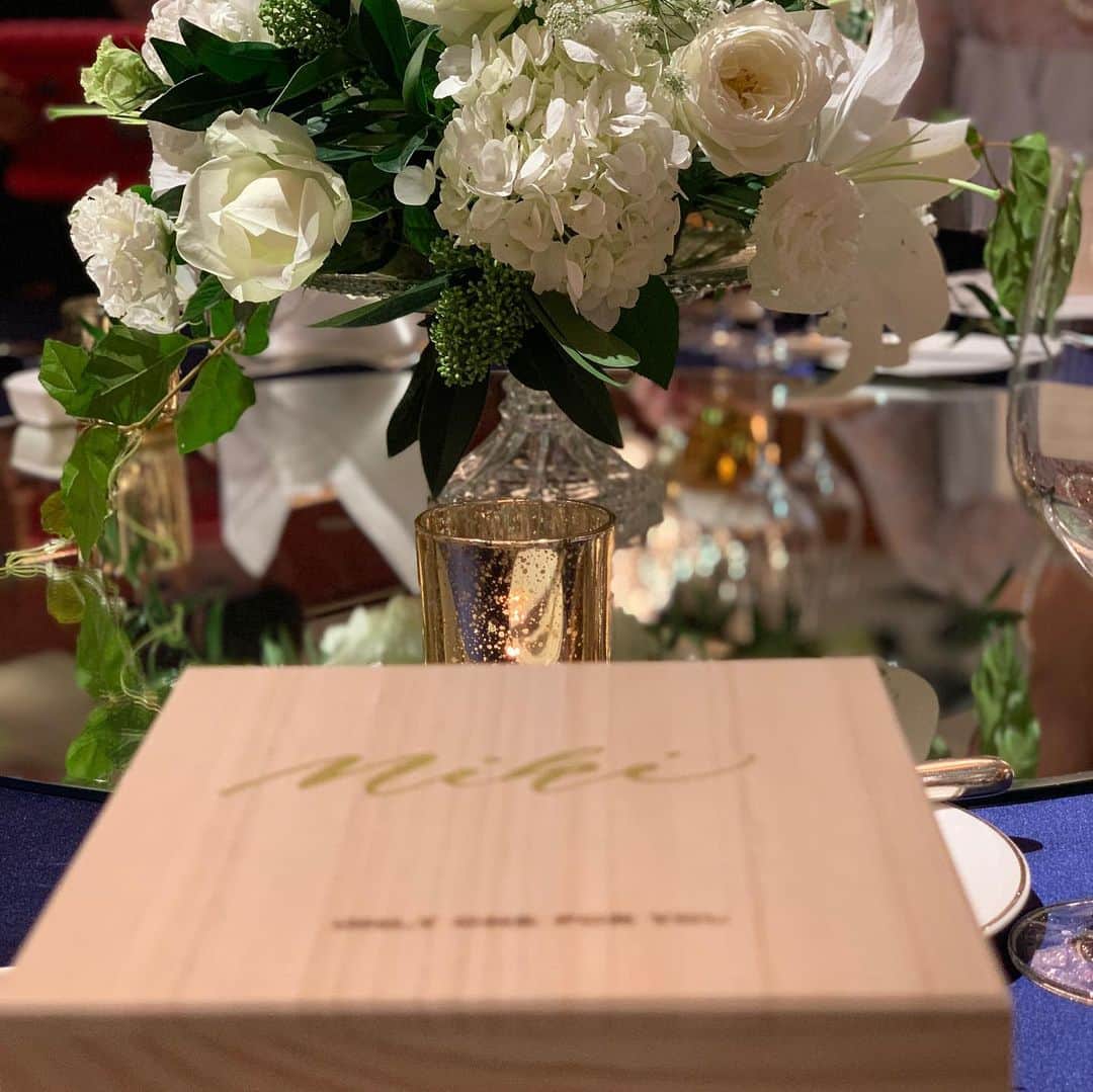 佐伯三貴のインスタグラム：「昨日は大学の先輩の結婚式でした💒👰🤵❤️ 久しぶりに大学の諸先輩がたに会ってたくさん飲まされました…笑  でも大学のこういうノリが私は大好きです😘❤️ 豊和さん　まりこさん 本当におめでとうございました❤️ これからも末永くお幸せに…😘💕」