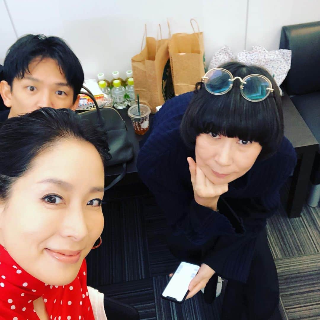 のインスタグラム：「間もなく日曜はカラフル！！ Getting ready for the show!  #mxtv #日曜はカラフル #kyokouchida #内田恭子」