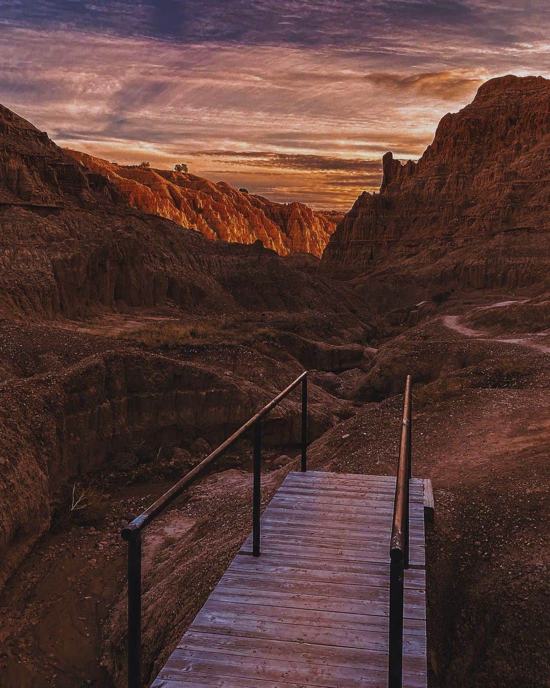 エディー・マーティンさんのインスタグラム写真 - (エディー・マーティンInstagram)「Somewhere in Nevada there was a photogenic bridge.  #nevada #bridge #bridges #eddymartin」12月15日 11時18分 - eddymartin